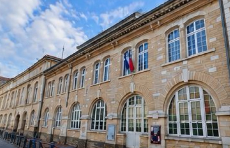 Bâtiment : Collège Le Prieuré